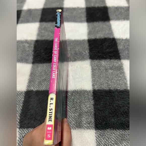 Goosebumps - The Curse of Camp Cold Lake - Paperback - Picture 3 of 4